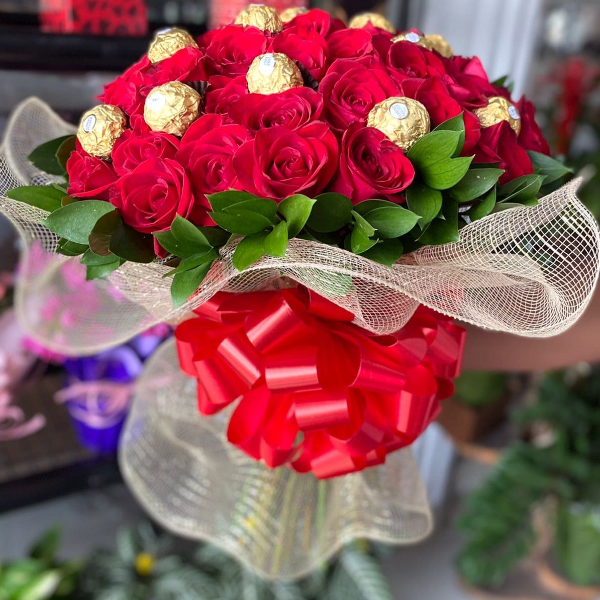 Buqu 60 Rosas Vermelhas com Ferrero Rocher
