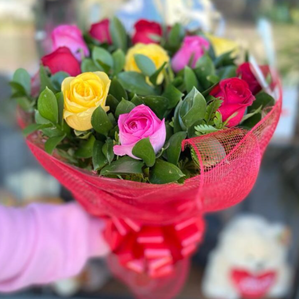 Buqu de 12 Rosas Coloridas