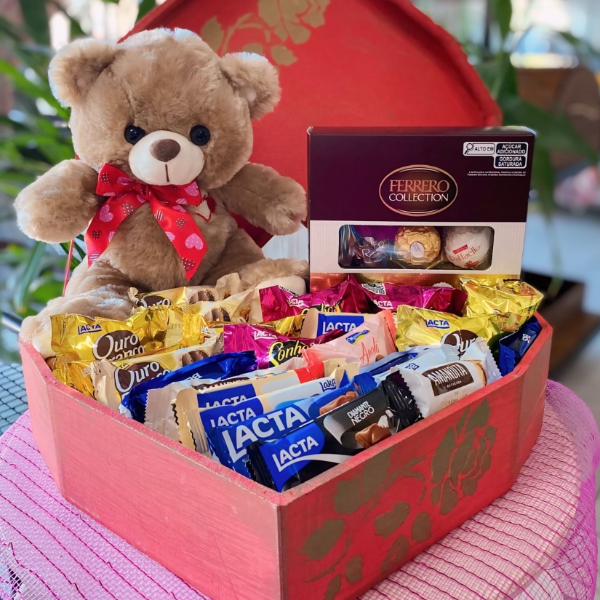 Cesta de Chocolate Grande com Ursinho de Pelcia