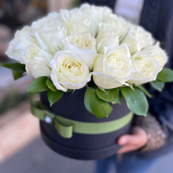 Caixa Box Redonda com Rosas Brancas