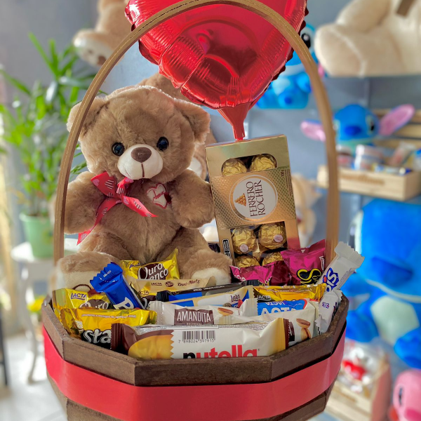 Cesta de Chocolate com Ferrero Rocher e Rafaello, Balo, Urso de Pelcia Marron & Chocolates Sortidos
